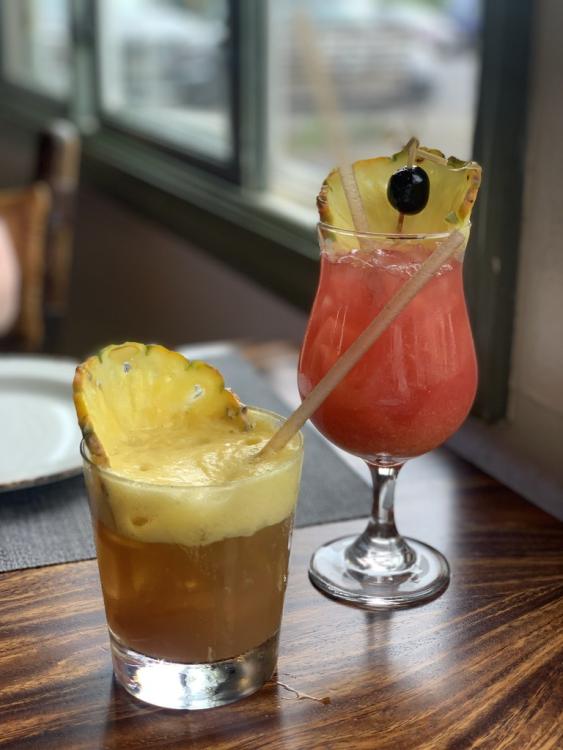 Merriman's: Mai Tai and Fruit Punch