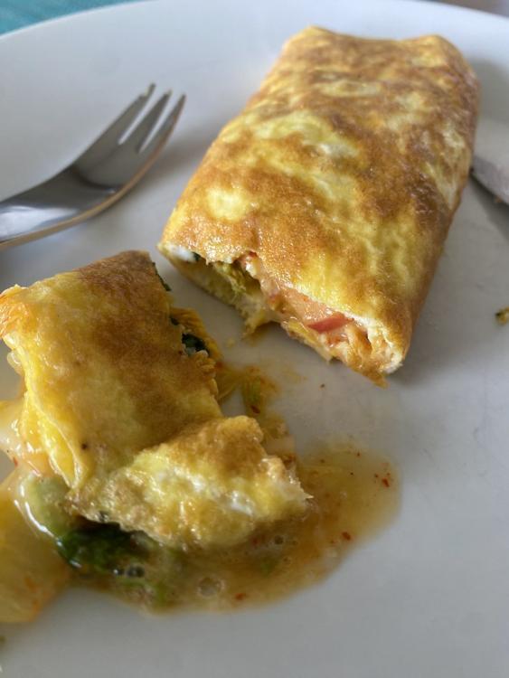 Kimchi cheddar omelette (Alison Roman)