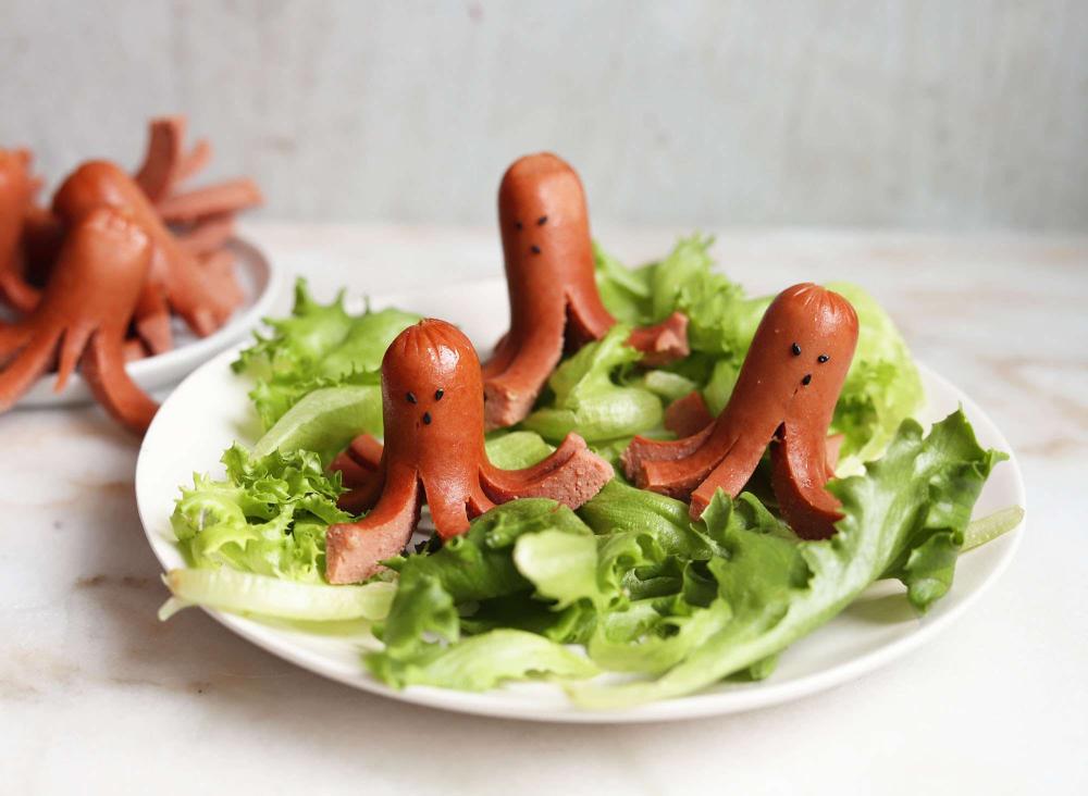 octopus-hot-dog-cd8a217d7a9844f5b202d52c