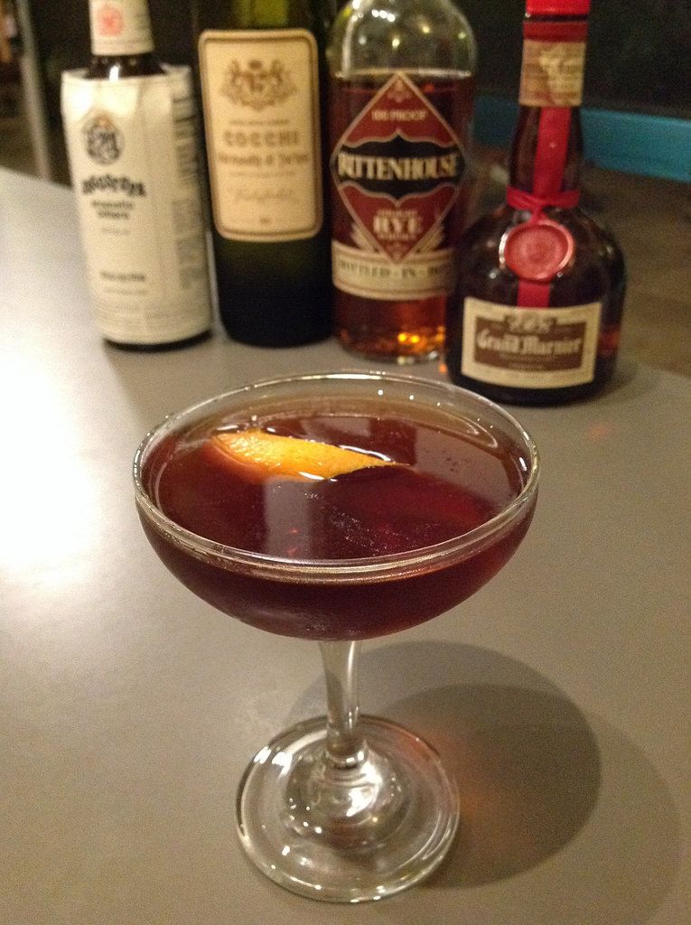 Manhattan a la Employees Only with Cocchi vermouth di Torino, Rittenhouse rye, Grand Marnier, Angosturs bitterd #cocktail #cocktails #craftcocktails #rye #whiskey #ryewhiskey #grandmarnier