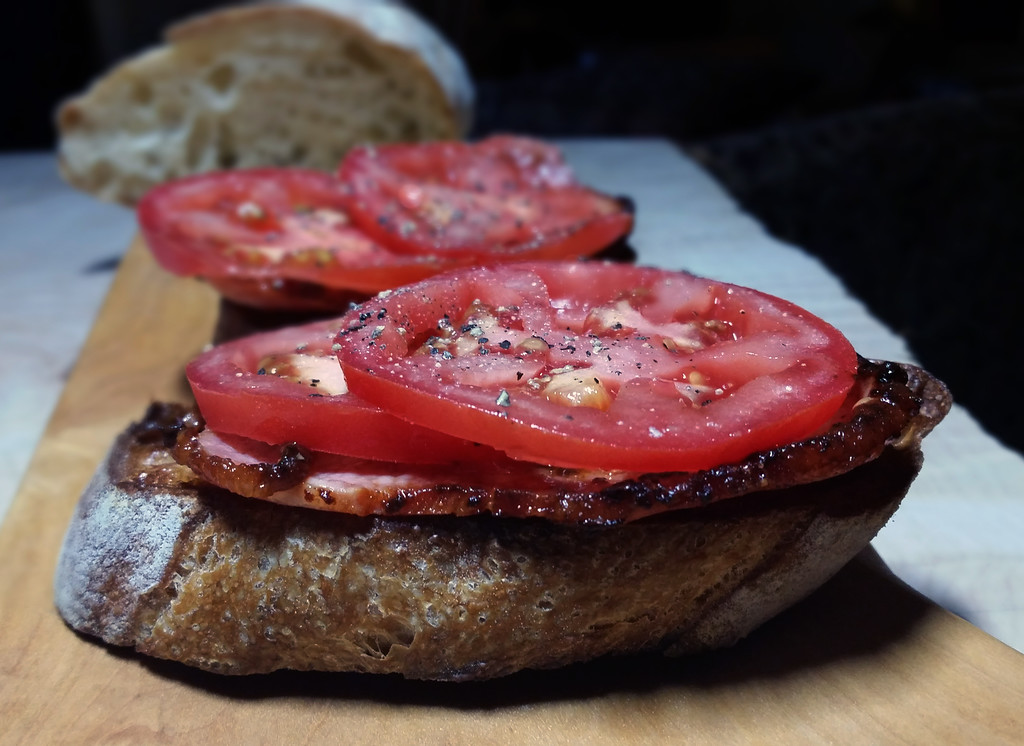 Back%20bacon%20and%20tomato%20on%20toast