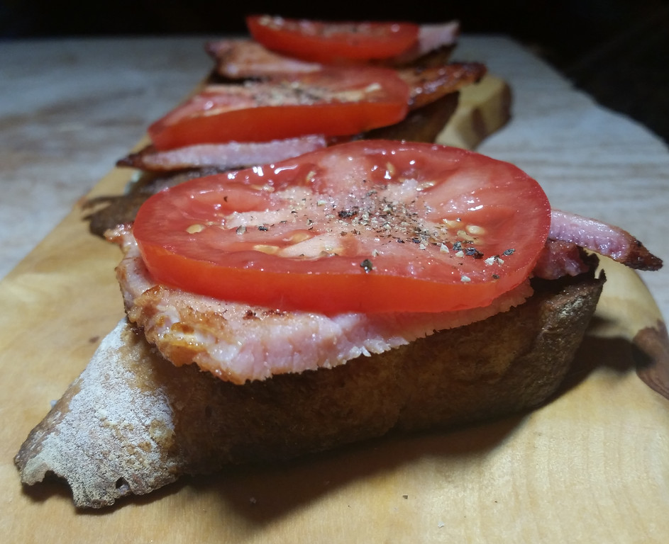 Toast%20with%20ham%20and%20tomatoes%20Ma