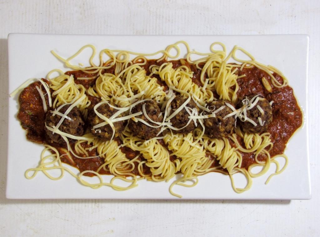 Spaghetti%20amp%20black%20garlic%20meatb