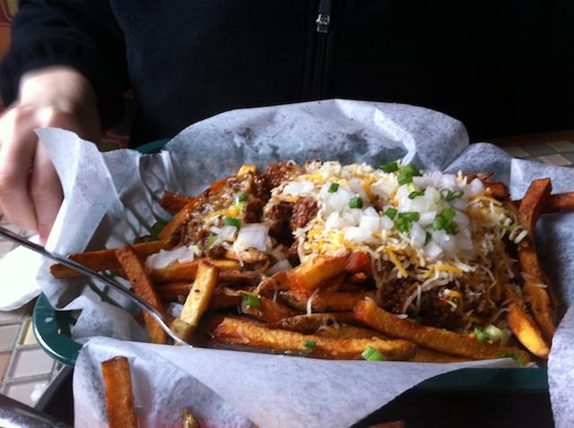 Mutts chili cheese fries.jpg