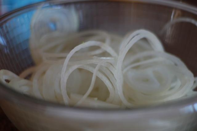 Sliced onions.jpg