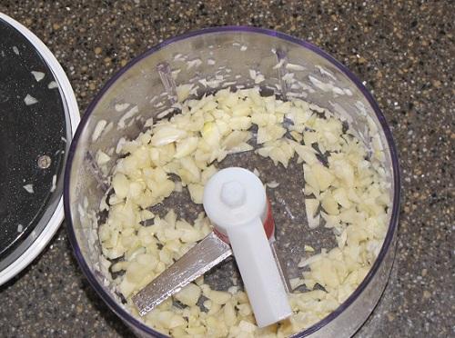 Swizz Wizz chopped garlic.jpg