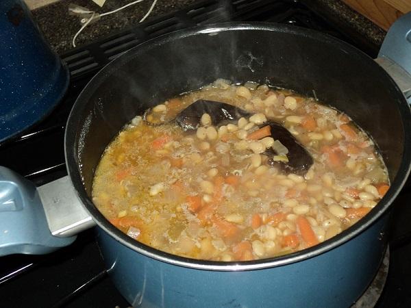 Tepary beans simmering.jpg