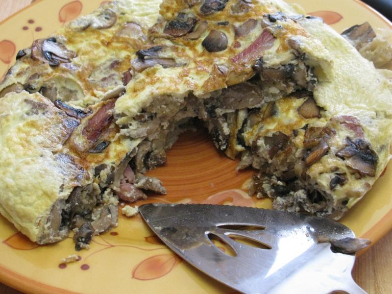 Prov Omelete with Croutons, shrooms and lardons.jpg