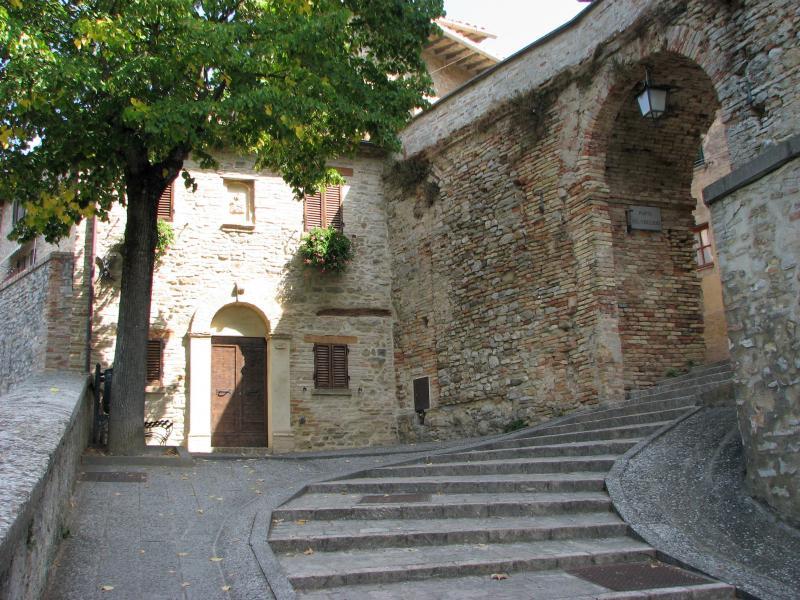 Montone Gate & Guardhouse.jpg