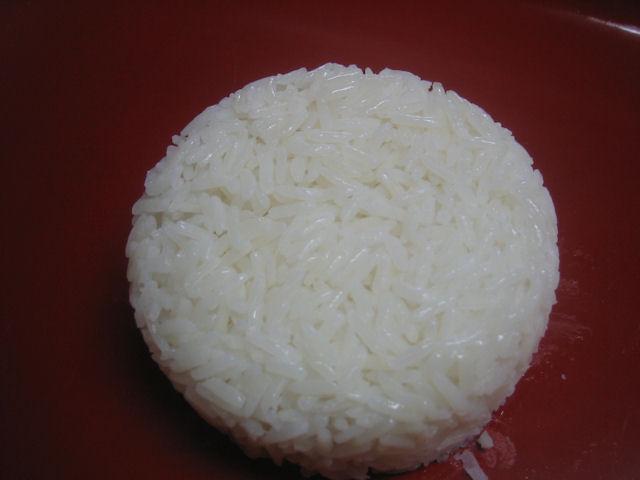 mound of rice waiting for red beans.JPG
