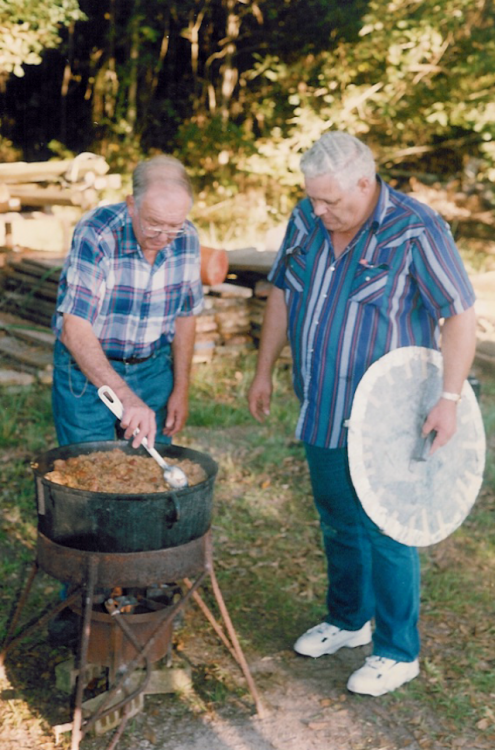 uncle jessee and tommy ray cooking jambalaya.png