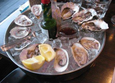 RESTAURANT LUCILLE OYSTER DIVE, MONTREAL - OYSTERS.jpg