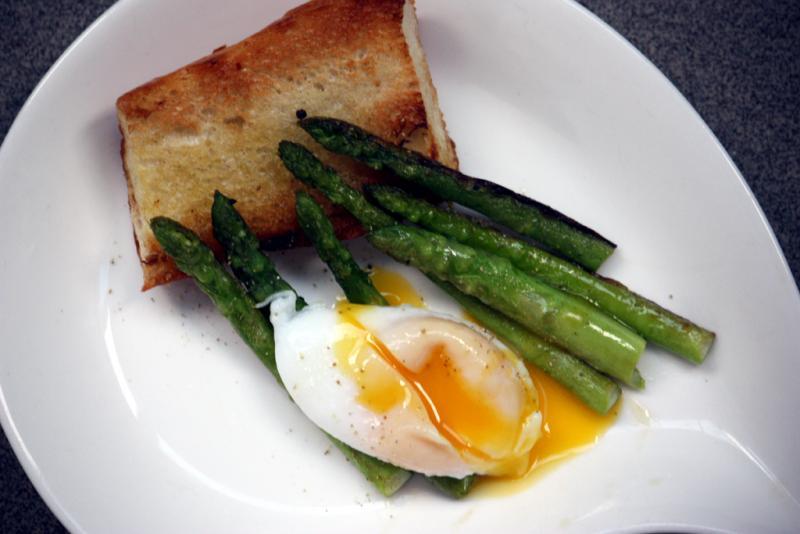 asparagus poached egg2.jpg