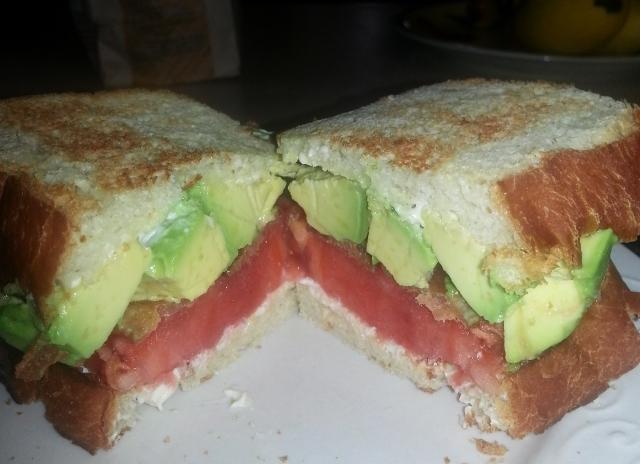 tomato n avocado sandwich.jpg