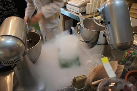 Milk solid nitrogen ice cream.JPG