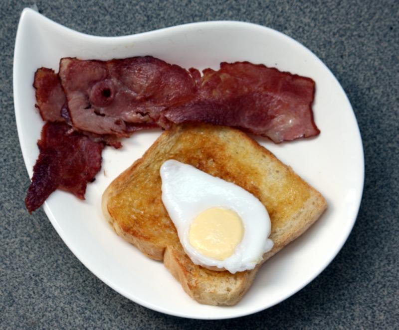 Bacon and poached egg.jpg