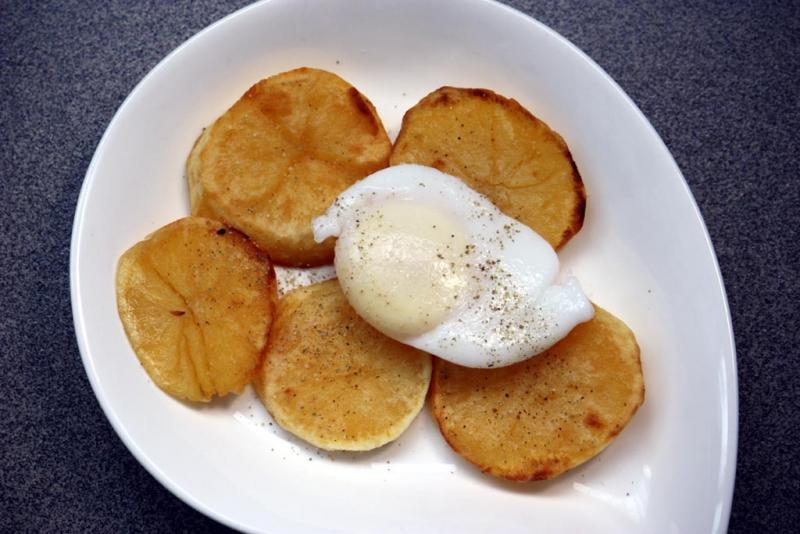 Duck fat fried potatoes and poached duck egg 1.jpg