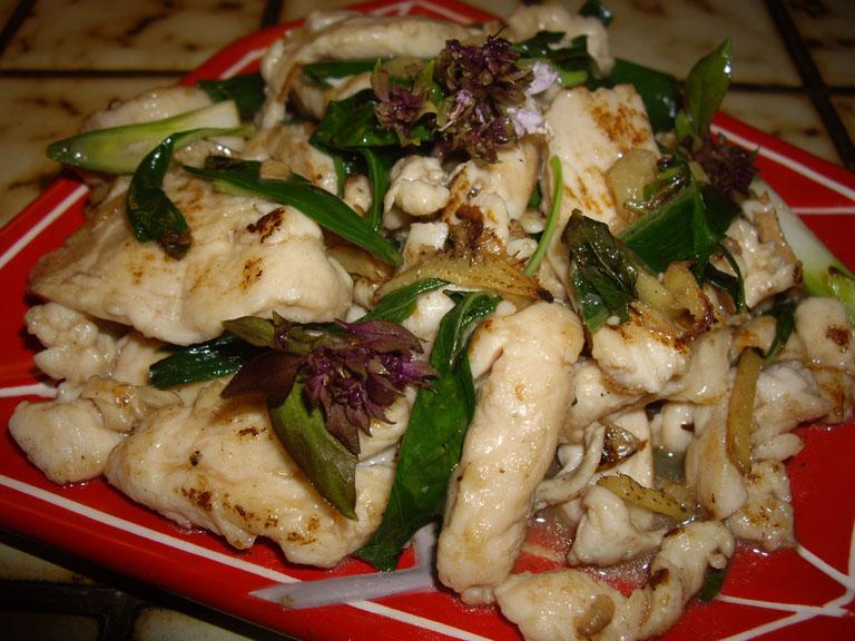 Thai basil chicken 7019.jpg