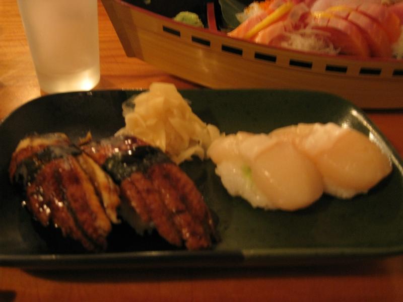 small_Unagi_Hotate_sushi.jpg