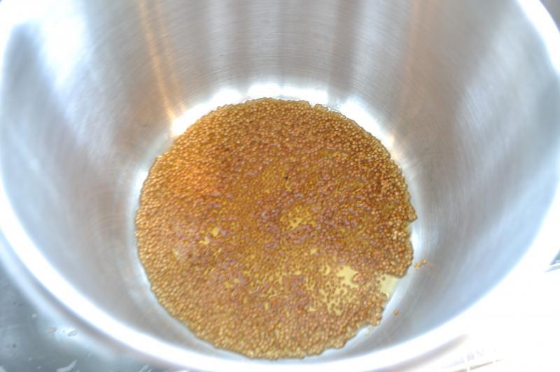 16_mustard_seeds_in_cooker.jpg