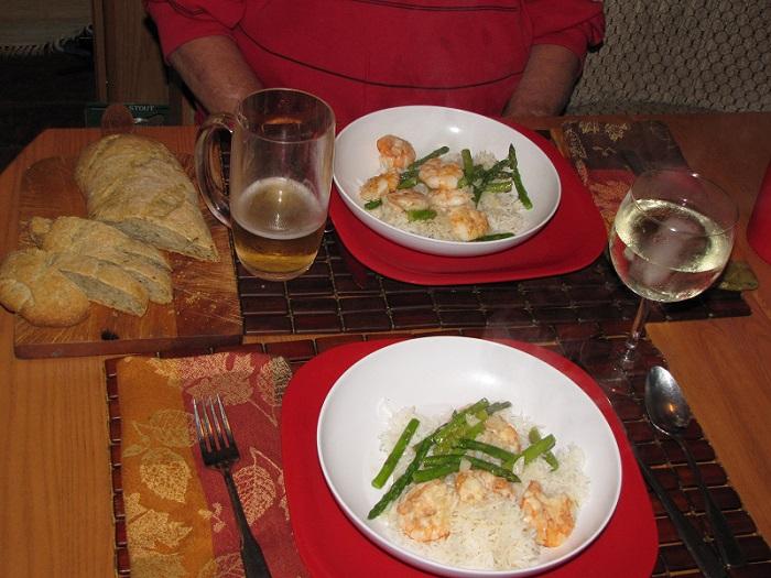 Shrimp asparagus rice fresh bread Bolivar.jpg