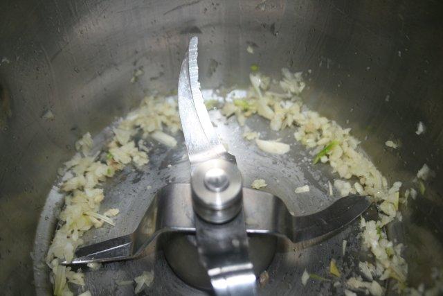humus garlic chopped.jpg