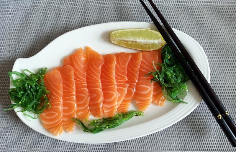 salmon seaweed sashimi1.jpg