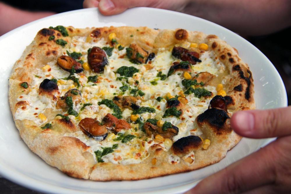 winslows smoked mussel pizza.jpg