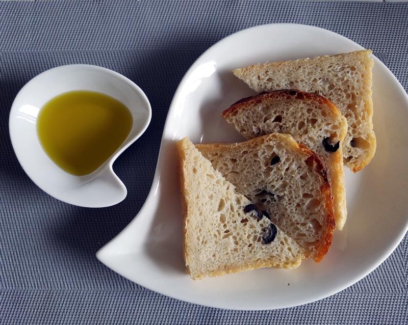 olive bread and oil.jpg