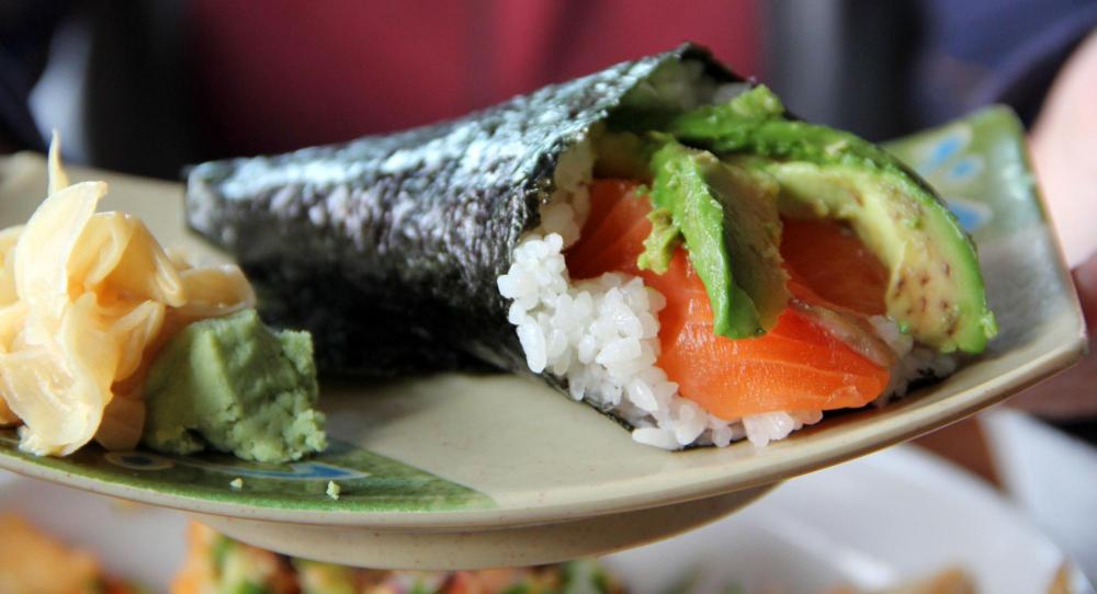 macs ptown salmon handroll.jpg