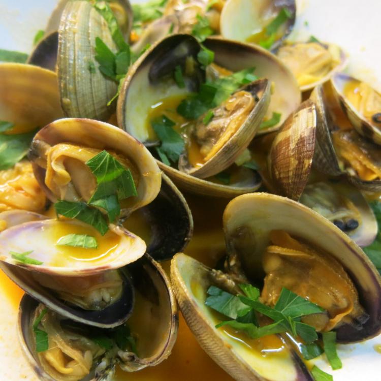 Coconut Red Curry Ginger Infused Clams 0002.jpg