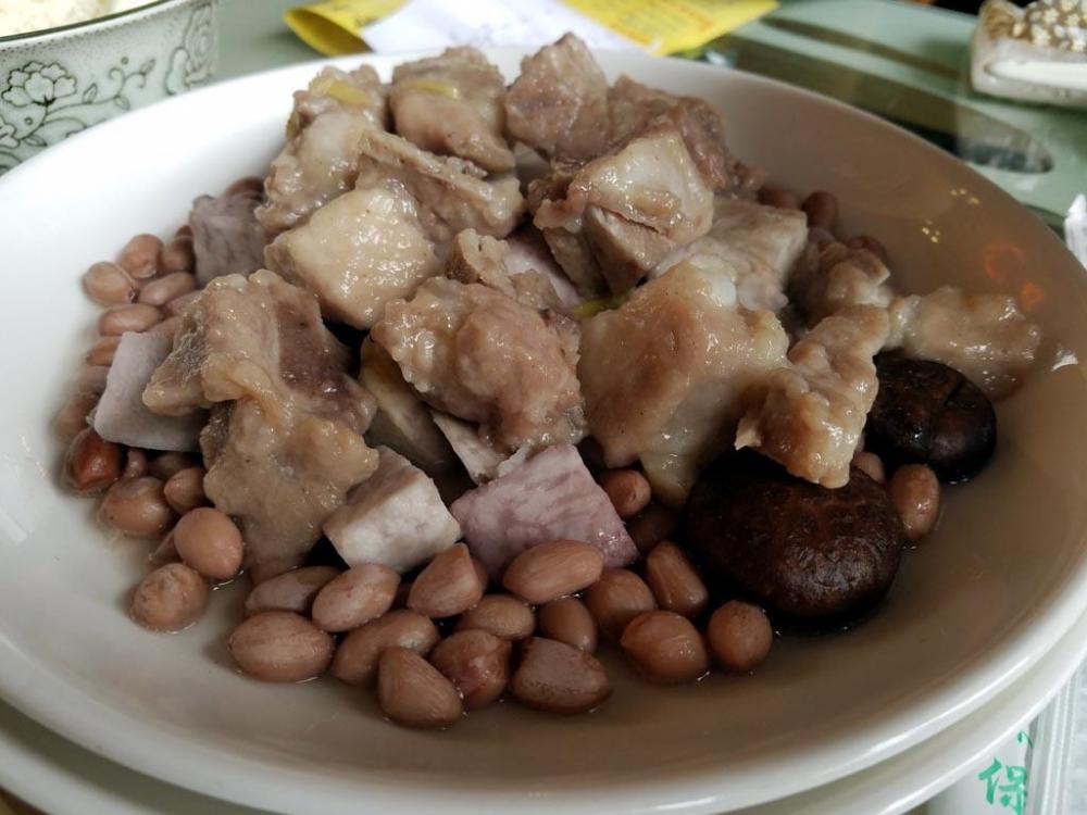 Plain Steamed Ribs with Taro and Peanuts.jpg