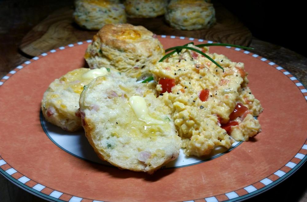 5904a4908ade5_HamCheddarandChiveButtermilkBiscuitswithScrambledEggsApril29th2017.thumb.jpg.29a4f1d53d4c381d9ad528e1531474ee.jpg