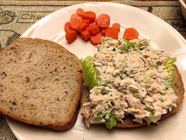 tuna-sandwich.jpg.0fb466483a7437f8cd9b825070644825.jpg