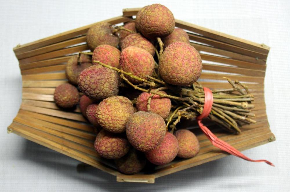 lychees.thumb.jpg.e3385f212fe81eb5116358ce44cfcd7d.jpg