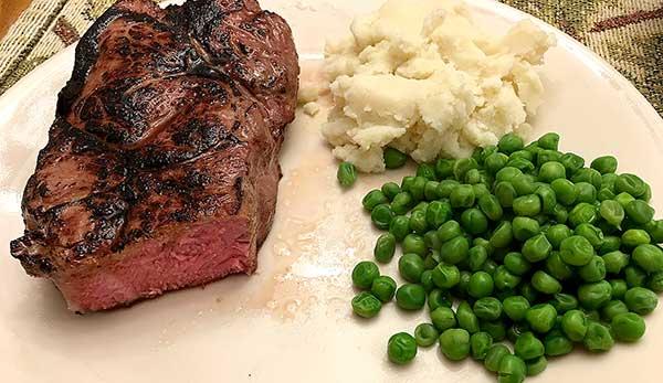 steak-peas-mash.jpg.b5d04012c50262ee474b3b90219ca4c1.jpg