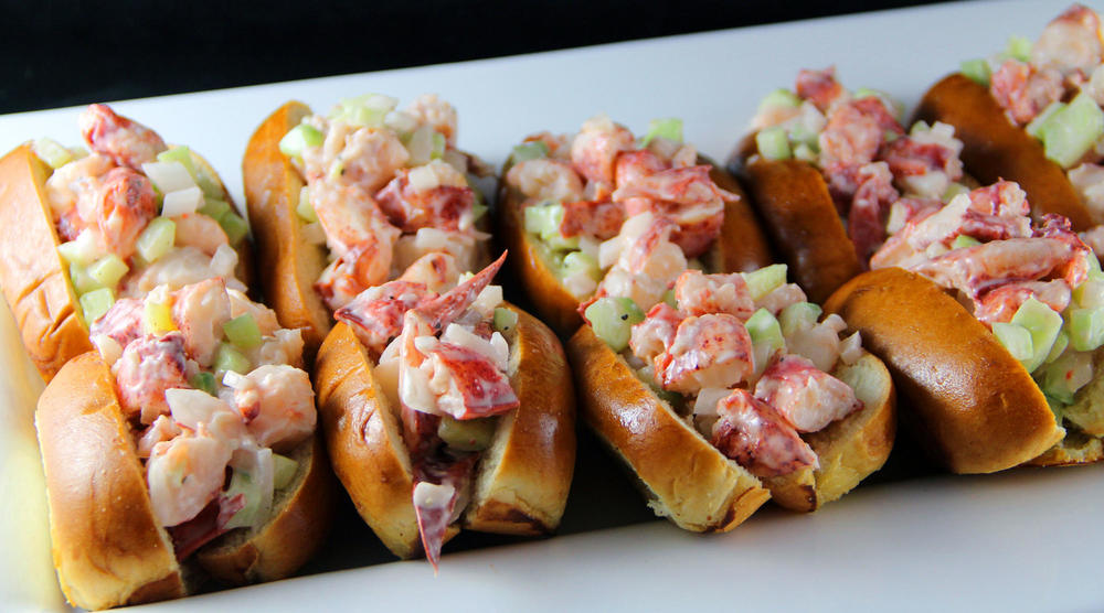 5a787e62c7788_lobsterrolls.thumb.jpg.f3647c0854f59b254795309204e33da4.jpg