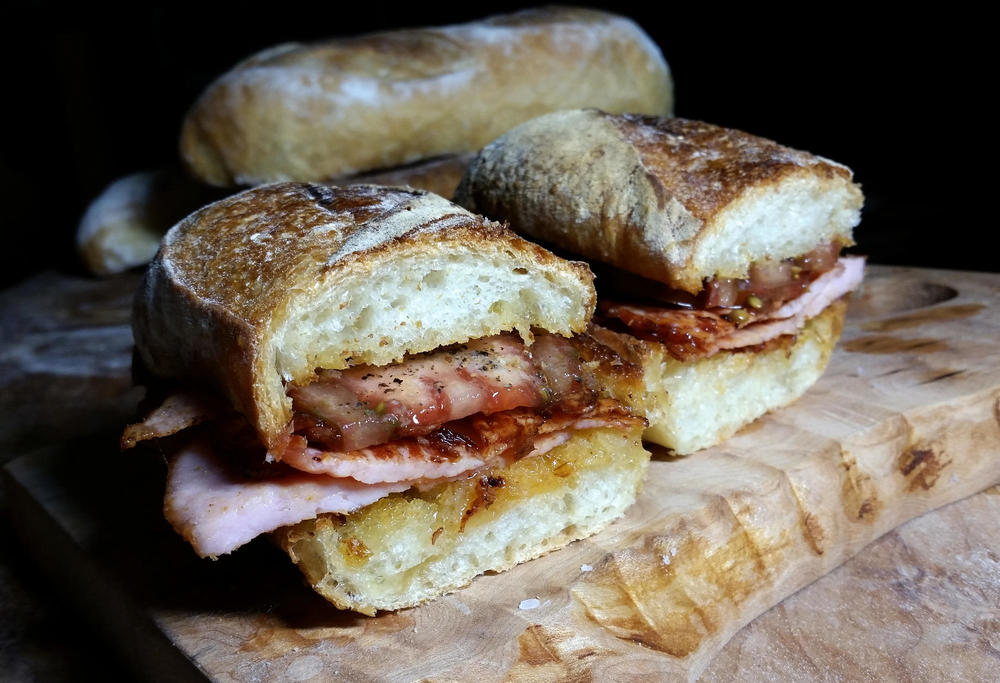 5a7b12013485b_ToastedBackBaconandTomatoonMiniBaguetteFebruary7th2018.thumb.jpg.ecd197b412efc4e615238aefd19bdeab.jpg