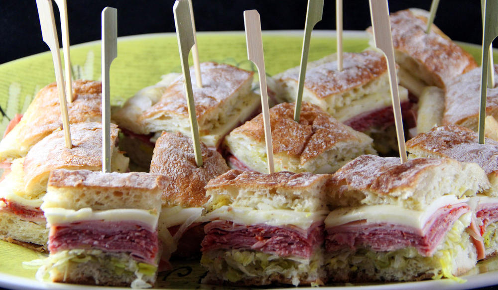 muffaletta.thumb.jpg.1df6cb8a9b3ef9ff623ce05a81cc9a76.jpg