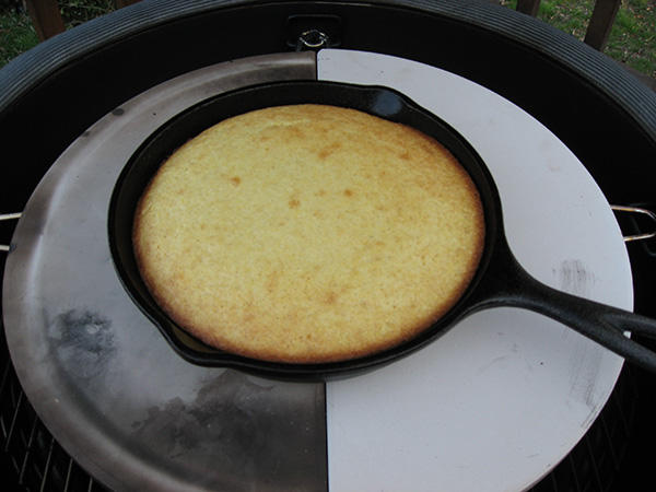 IMG_5198-kamado-cornbread-lowres.jpg.c4f5f007e366503ea1a63679a21125cf.jpg