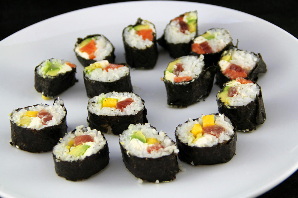 sushi.thumb.jpg.d0b173706c92b68d9a08da401dac4f10.jpg
