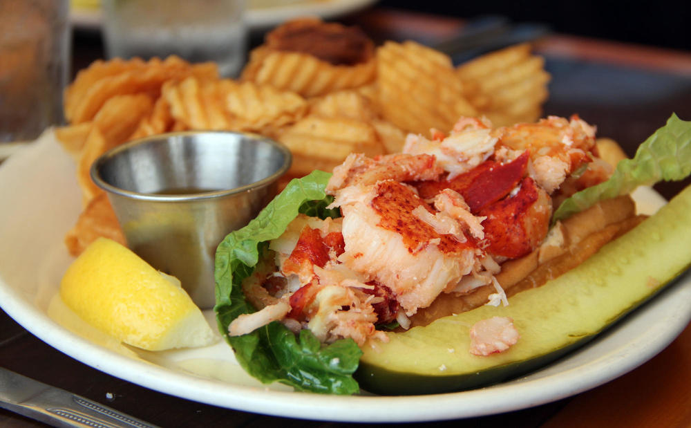 5b16a994163b0_pearllobsterroll.thumb.jpg.aef87130249f2ee6edf3307cb6fa8240.jpg