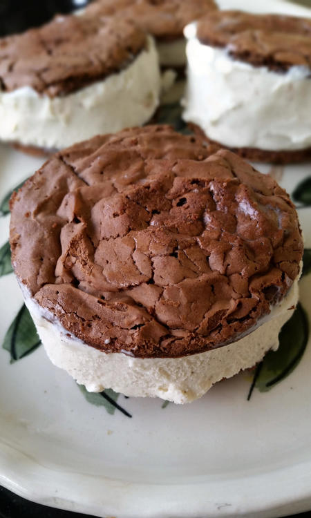 361899677_ChocolateBrownieIceCreamSandwichAugust14th2018.thumb.jpg.393583cf477b18fba63376f0eef90f43.jpg