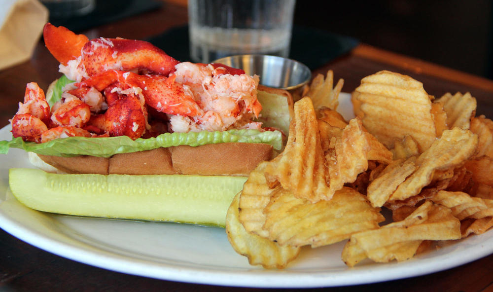 1401093180_pearllobsterroll.thumb.jpg.f899cbaeaf82e9c5b0de50bc5c6620d3.jpg