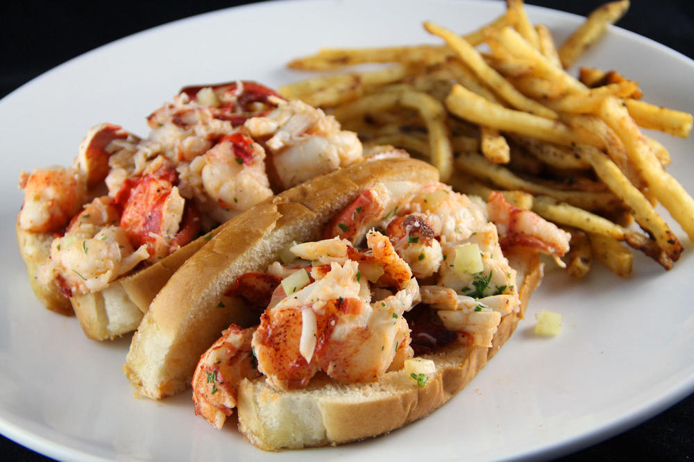 964080046_warmlobsterrolls.thumb.jpg.695f38f4c163bcb4b94f70553667e280.jpg