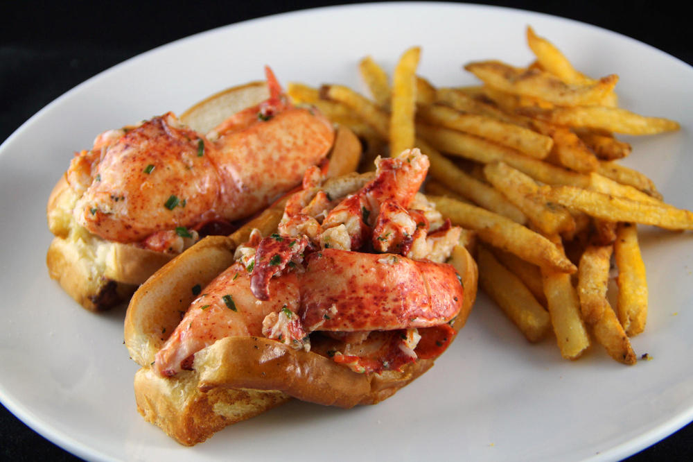 919441444_warmlobsterrolls.thumb.jpg.a3eb6500477acc092c88171edb4d1f00.jpg