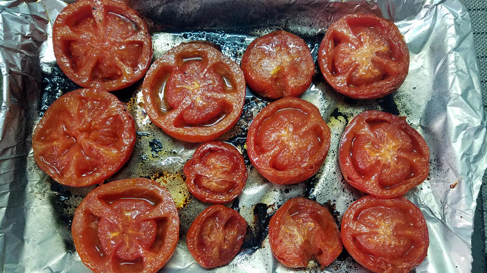 tomatoes.thumb.jpg.18bfd3d96a2832bdfda297a4fbf4c1fc.jpg