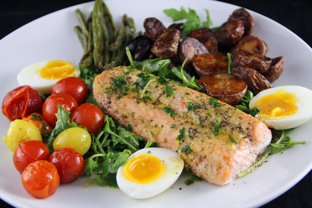 1925732337_salmonnicoise.thumb.jpg.7d04a6f7b9fe47fee12ef40ffdf50299.jpg