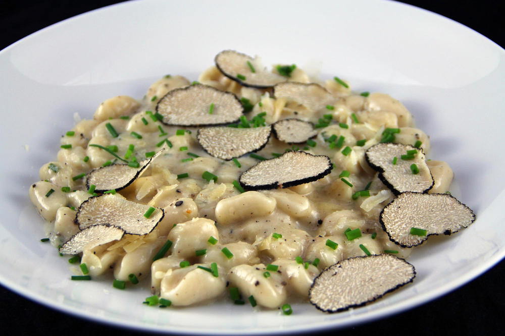 716054112_trufflepasta.thumb.jpg.36c1a86587907fc01cc6ed29d734e80e.jpg