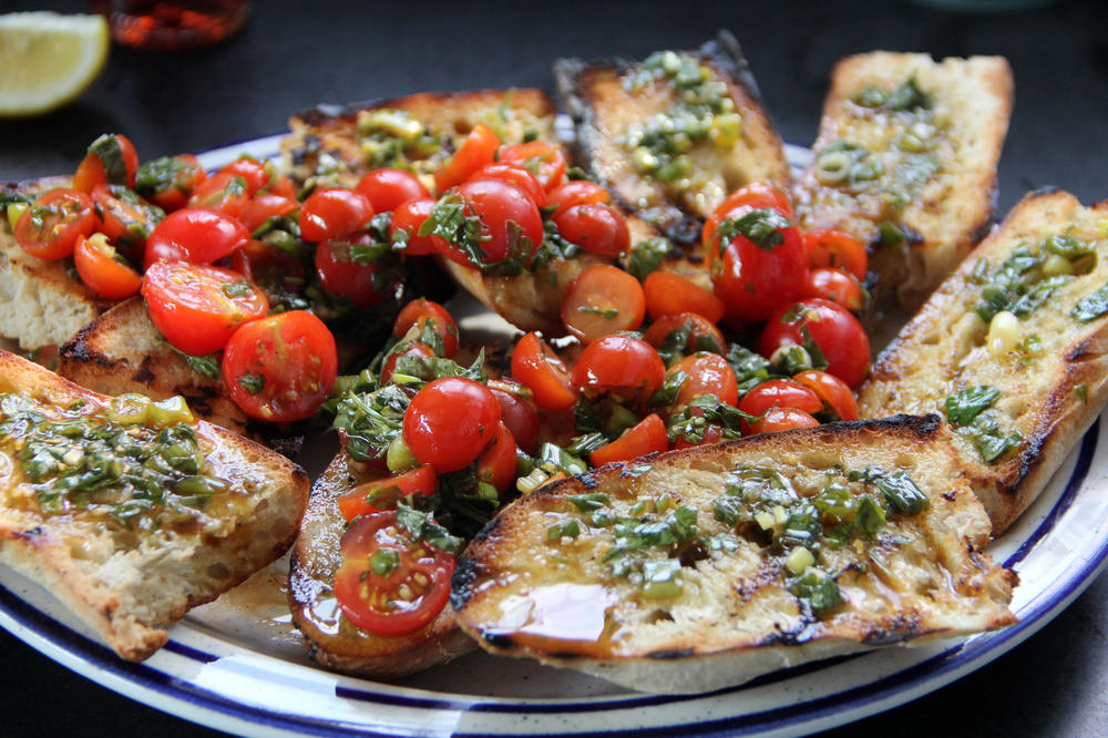 bruschetta.thumb.jpg.e698b5d612b778ad7096519ac2126b64.jpg